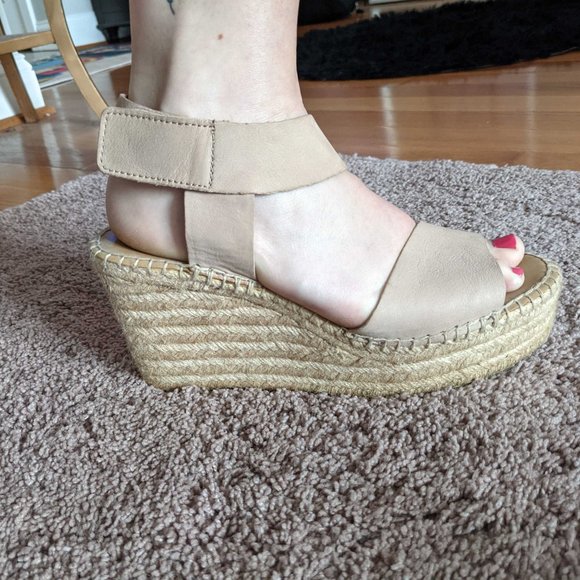 Nude Wedges - Picture 2 of 5